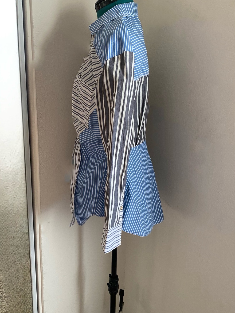 Pilcro Mixed Stripe Button-Front Shirt in Blue, White, and Black M - Picture 2 of 6